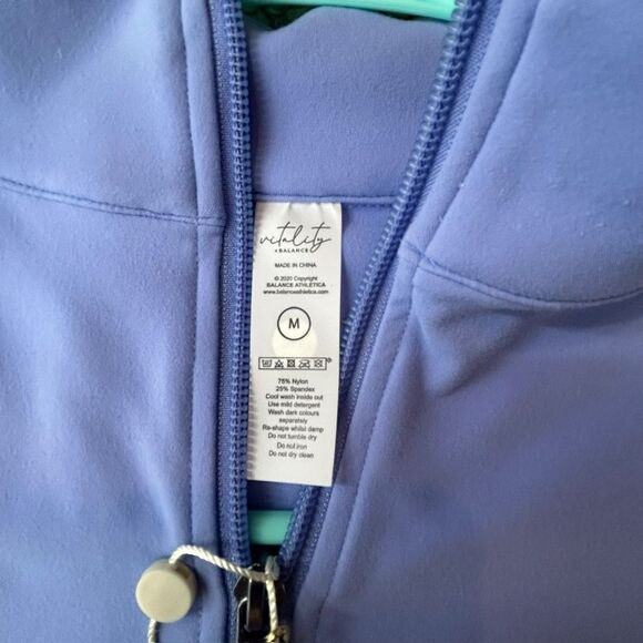 Balance Athletica Vitality Size M Refine Cropped Zip Jacket Xenon Periwinkle New - Picture 9 of 9